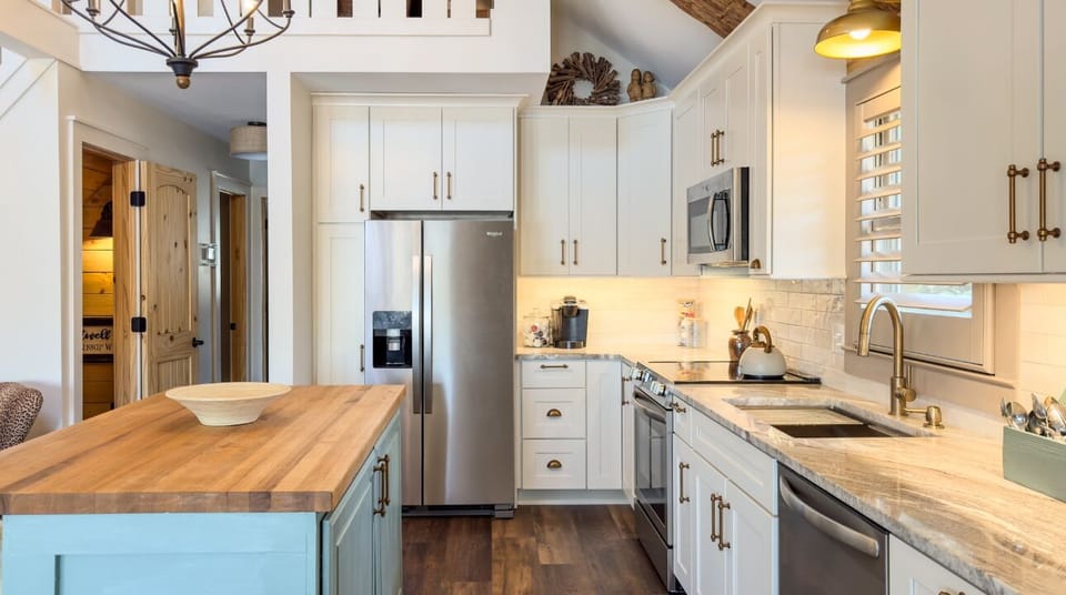 New Fully stocked Kitchen