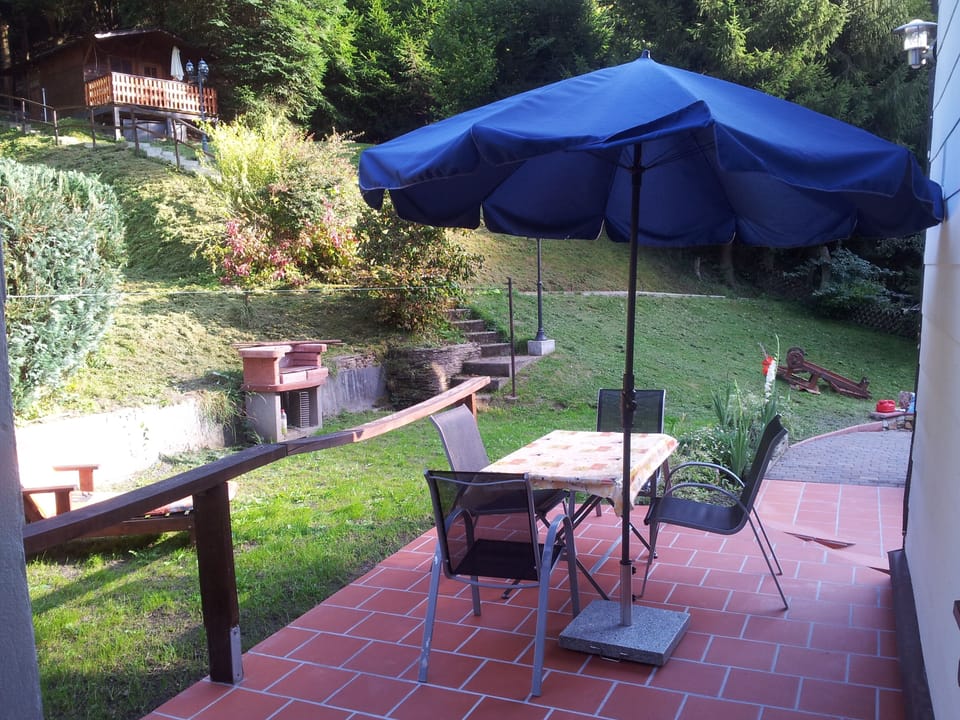 Terrace on the slope with a grilling area on the south side