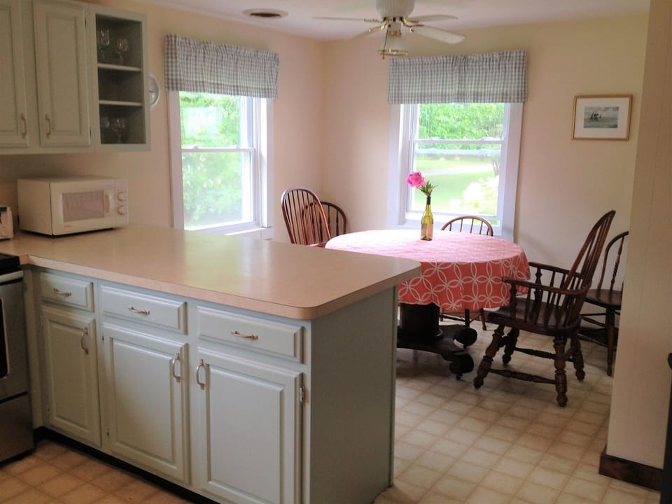 Bright & welcoming kitchen! Kitchen table is perfect for casual meals.