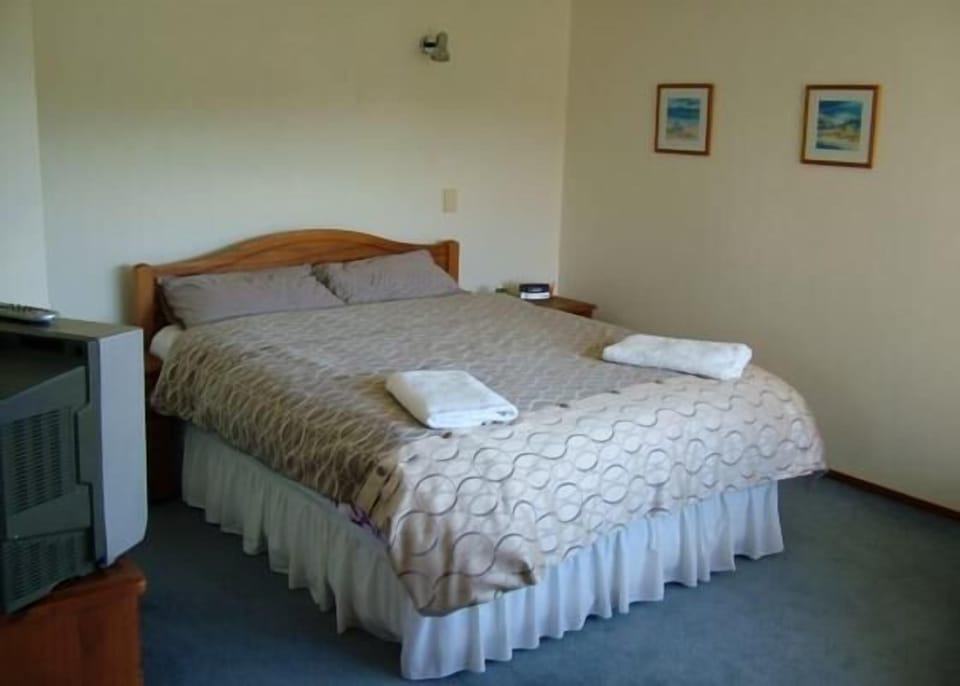Waitangi R/L 2nd double bedroom