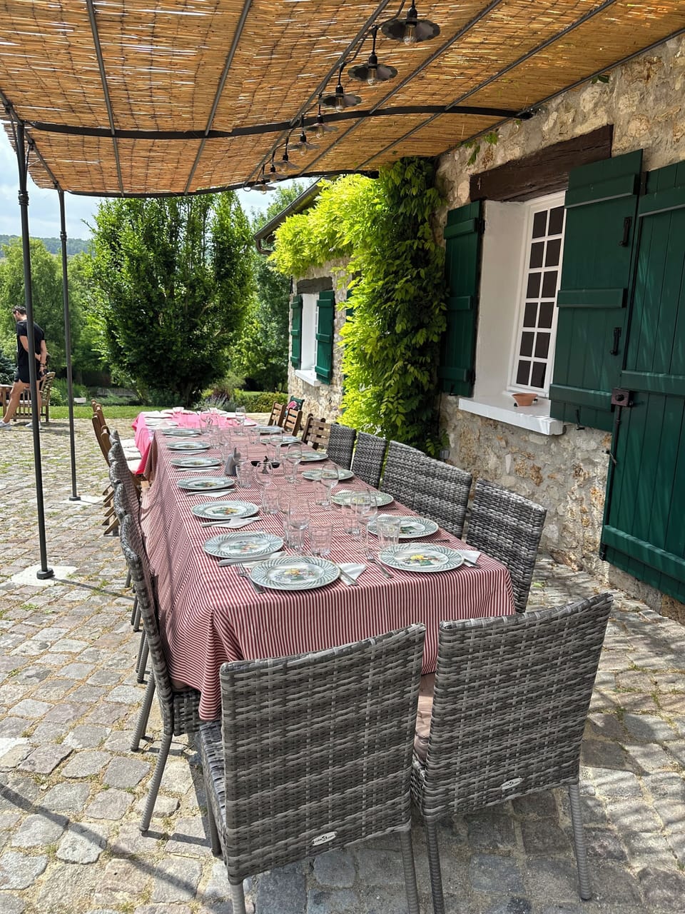 Outdoor dining