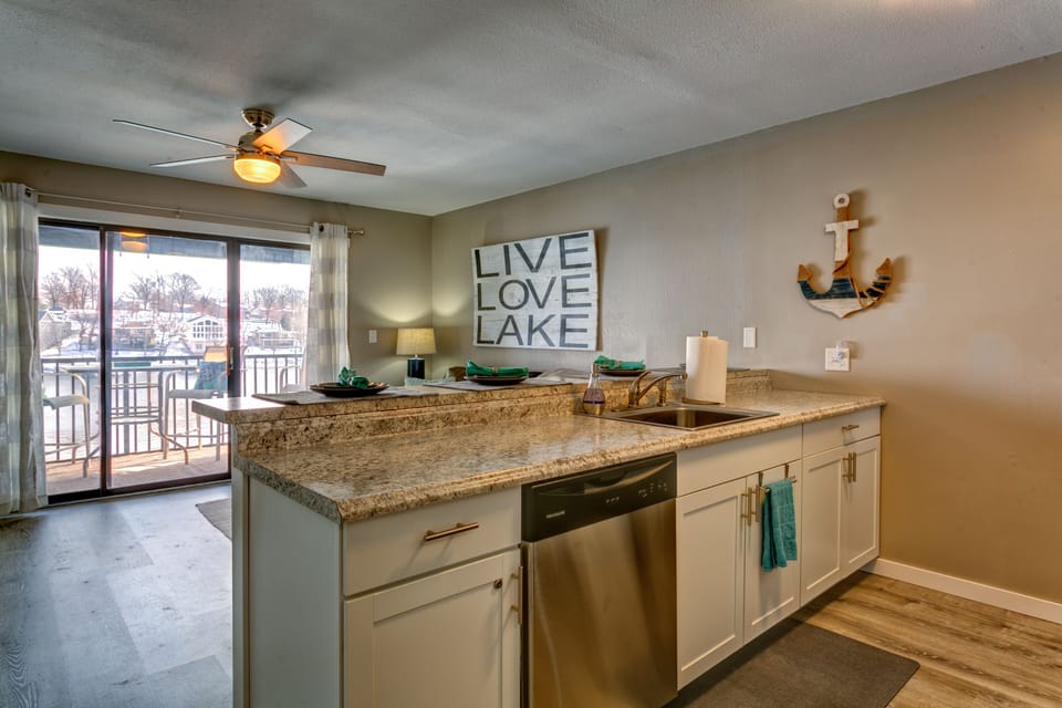 Spacious Light and Bright Open Concept with bar seating for 4