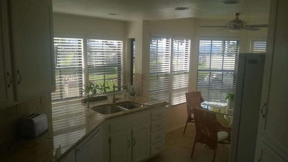 Kitchen; Afternoon breeze from the canyon with gorgeous sunsets 