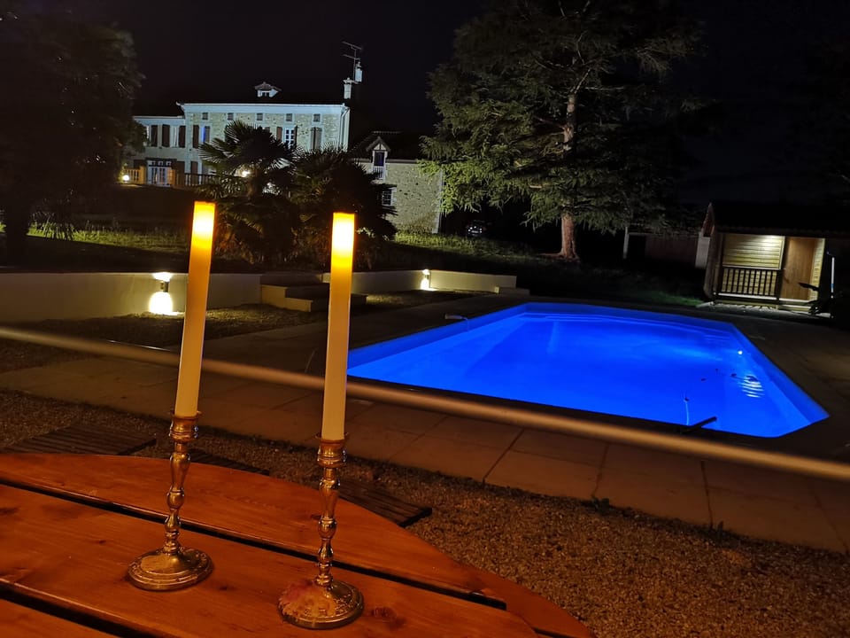Candlelit dinner by the pool.