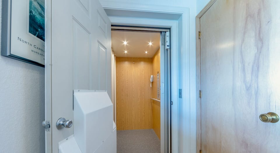 01-Surf-Or-Sound-Realty-318-Shifting Sands-Elevator-Snipe