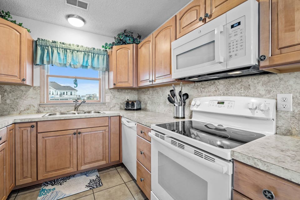 Surf or Sound Realty - 318 - Shifting Sands - Kitchen-1