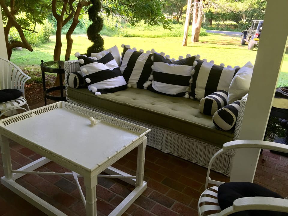 Front porch / Day Bed