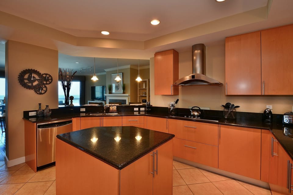 KITCHEN AREA