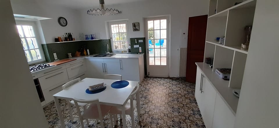 kitchen updated 2019 but with orginal floor and Opio tiles on wall 