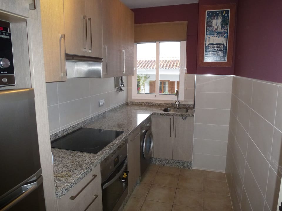 Kitchen with quality appliances and granite worktops, dishwasher, fridge freezer