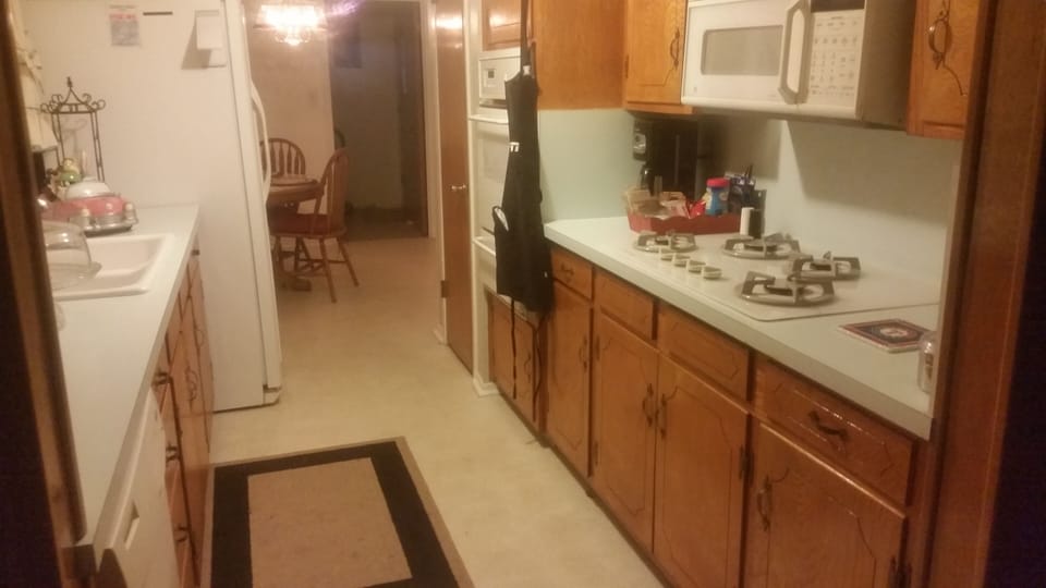 Kitchen with a look into the breakfast nook.