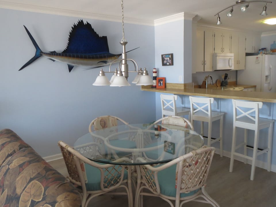 Dining Table & breakfast bar