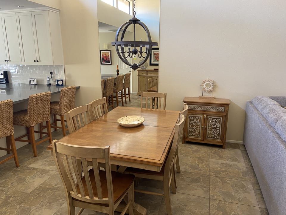 Dining area for 6
