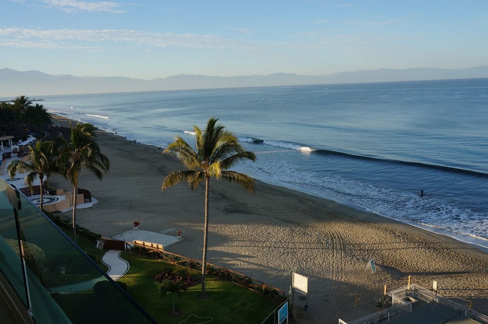 Patio View South- Calm ocean, walk the beach. 