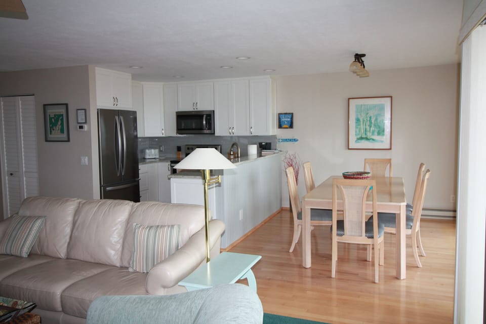 Dining/Kitchen
