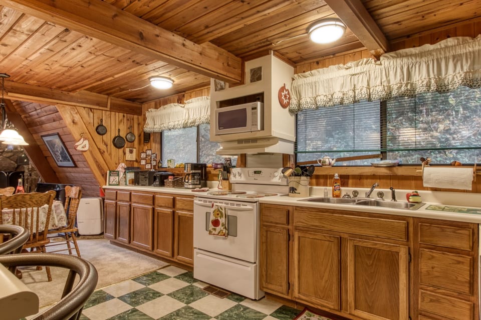 Fully stocked kitchen for some home-style cooking! Full-sized appliances!