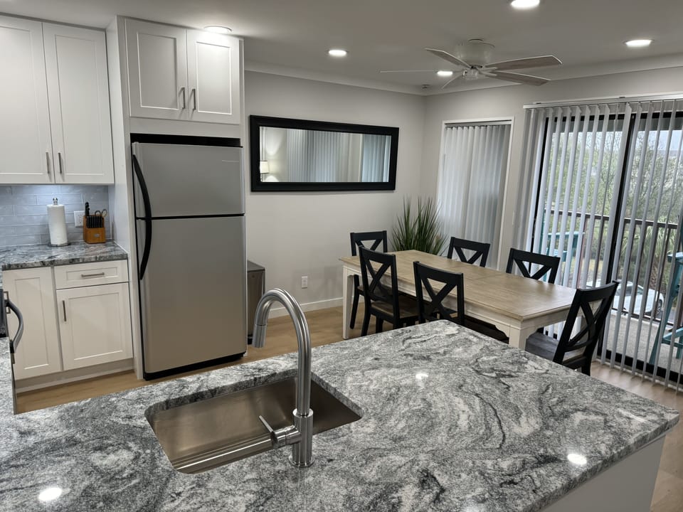 Dimmable lighting and views of the ocean while enjoying your family and friends