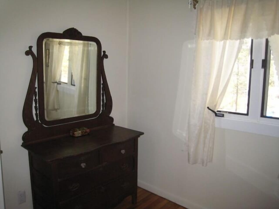 bedroom dresser