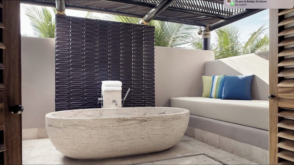 Both master baths have an outdoor shower and one also has an outdoor tub