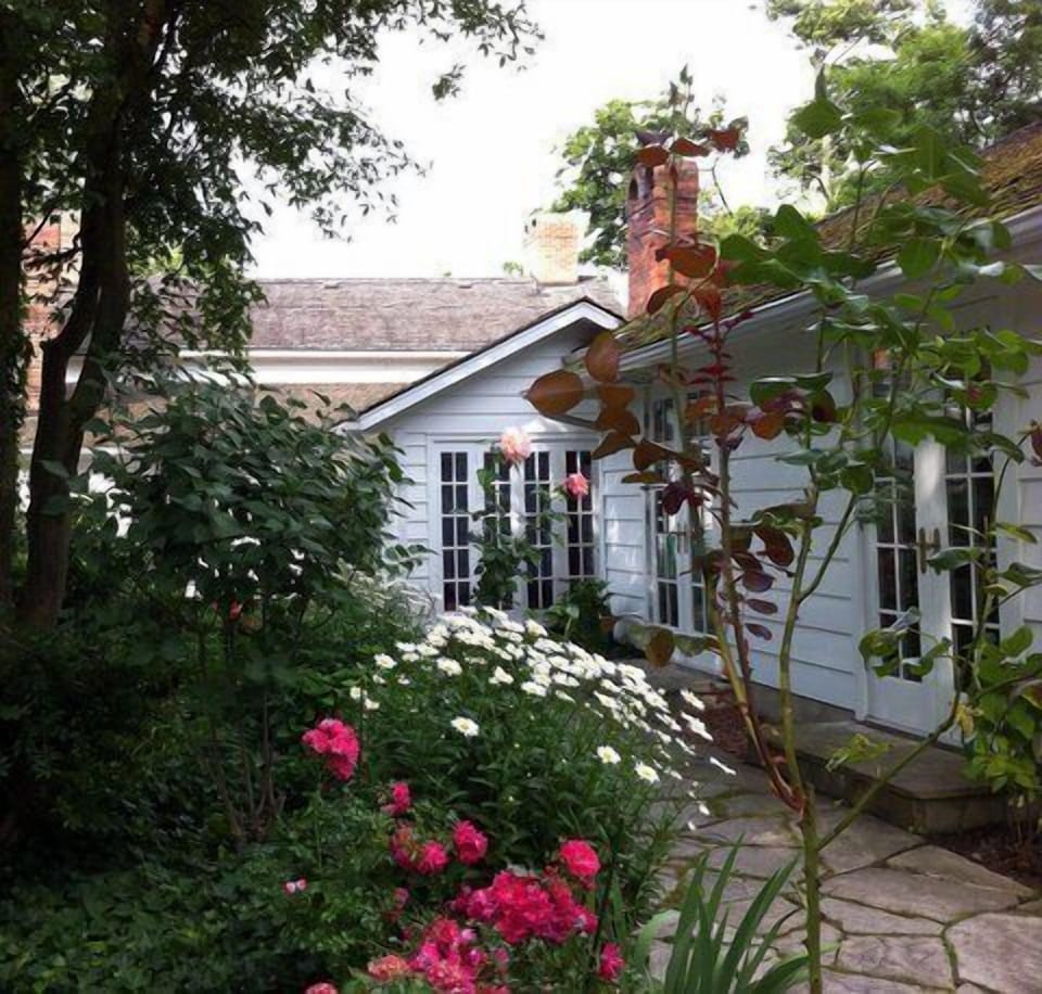 English garden setting