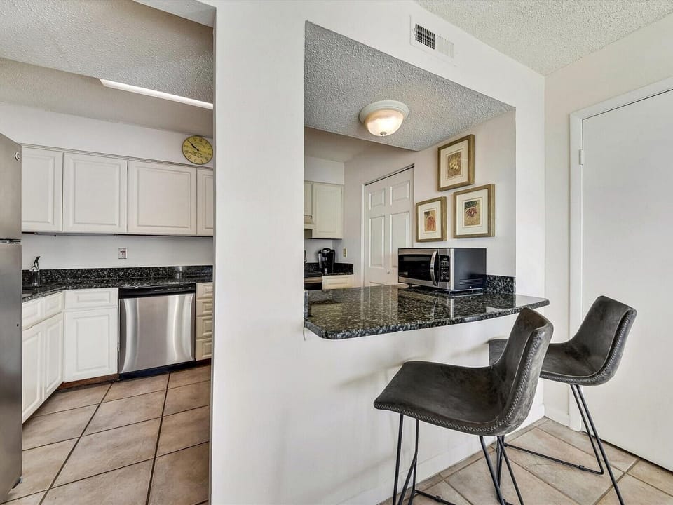 Kitchen at 407 Shorewood