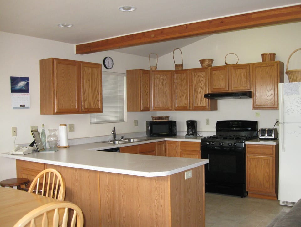 Kitchen & Dining Area