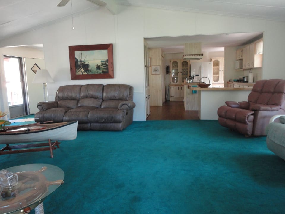 Living/Kitchen & Side Entry