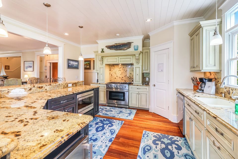 Kitchen on the middle floor