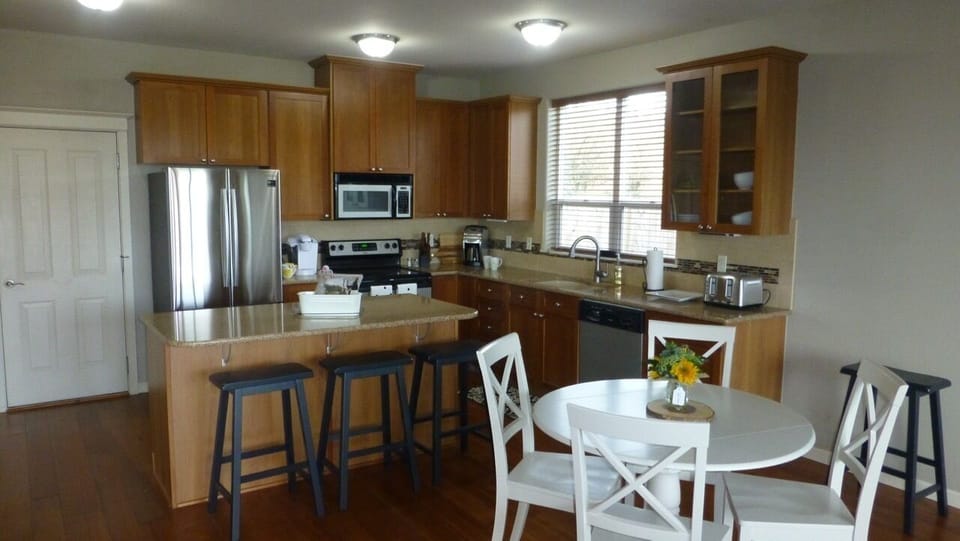 Fully stocked kitchen and breakfast nook.  Microwave, Air-Fryer, Pots & Pans.