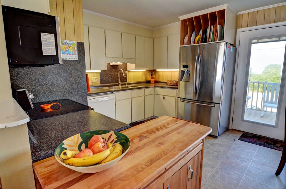 Kitchen looking toward sound.