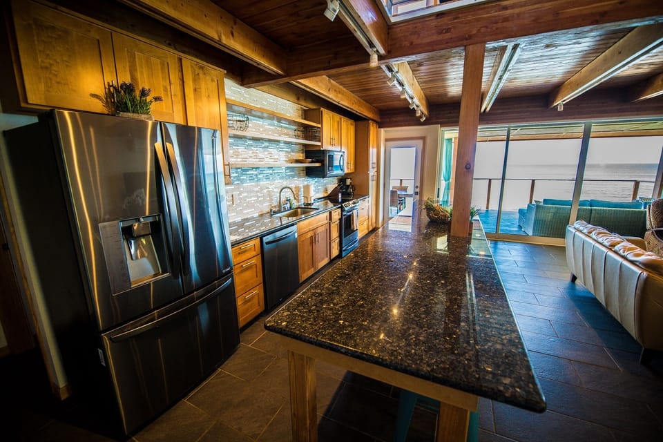 Beautiful and well stocked kitchen