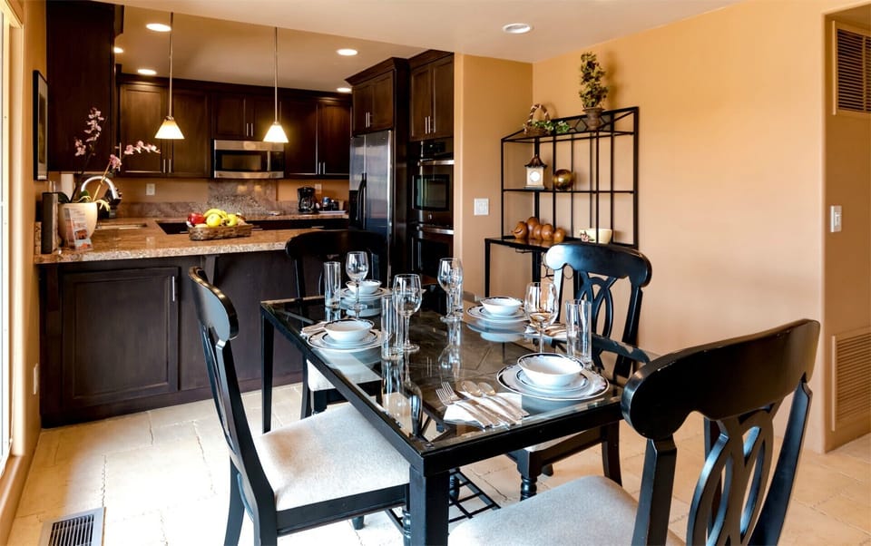 The Garden Suite #2 Dining area and kitchen. 