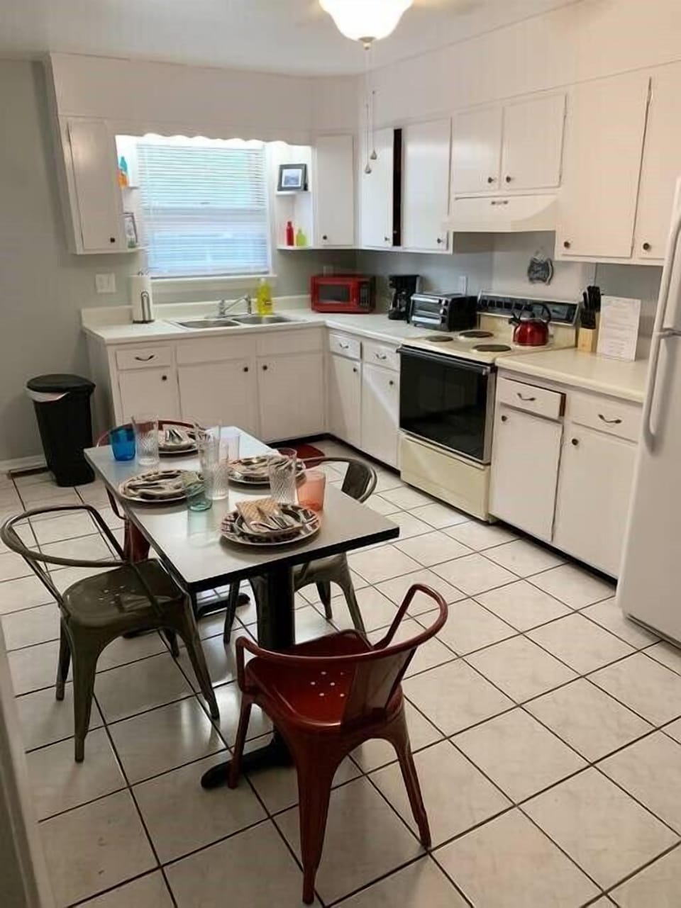 Use our full kitchen to prepare all your favorite dishes.