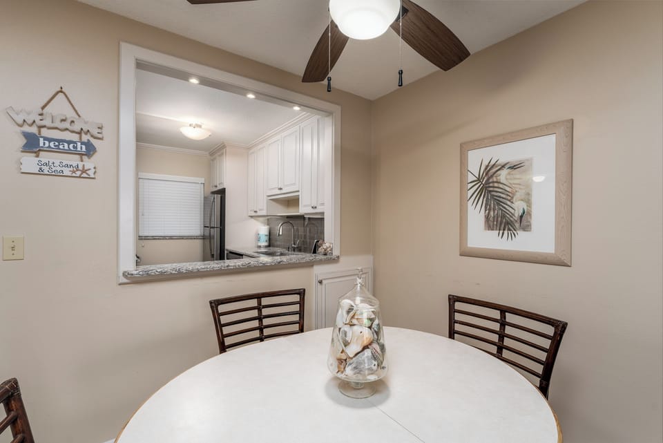 Seating for 4 at the dining room table