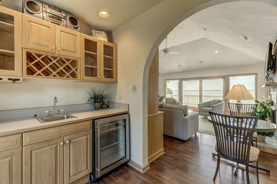 Top-Level Additional Seating with Wet Bar