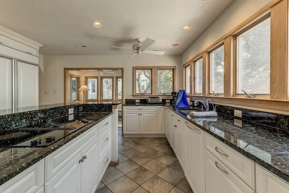 Top-Level Kitchen with Island (seats 6)