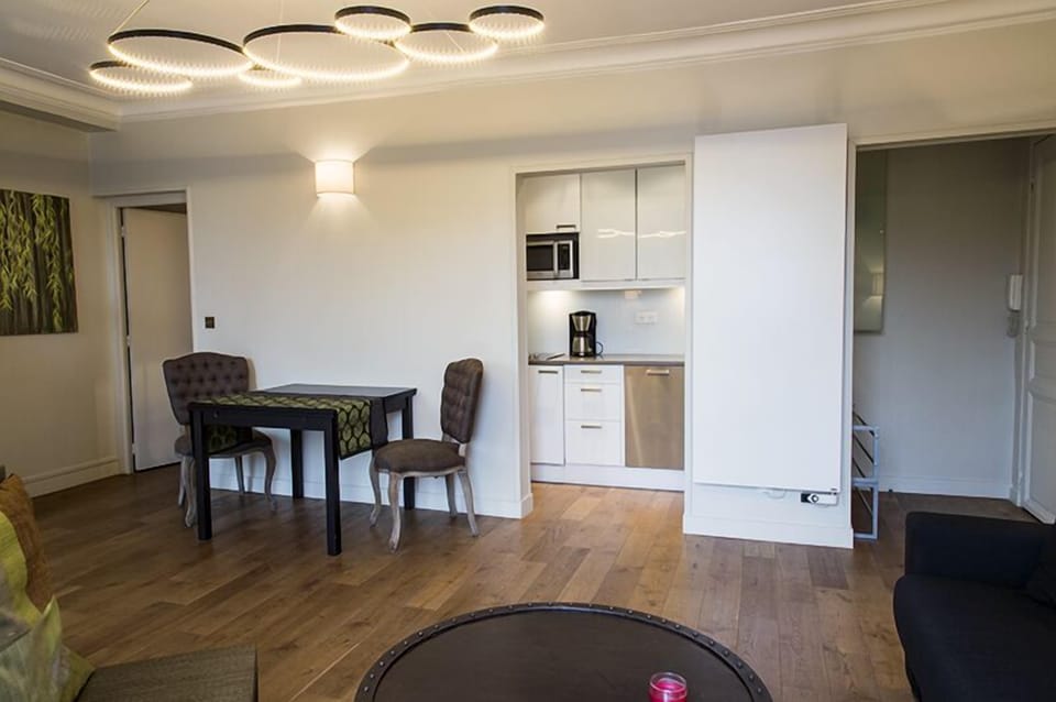 Living room - meal space and kitchen view