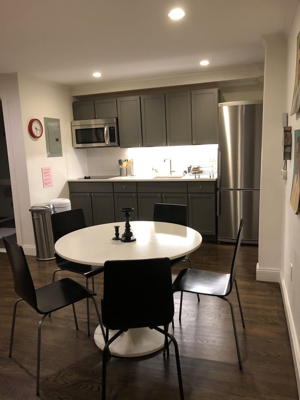 Dining area & kitchenette

