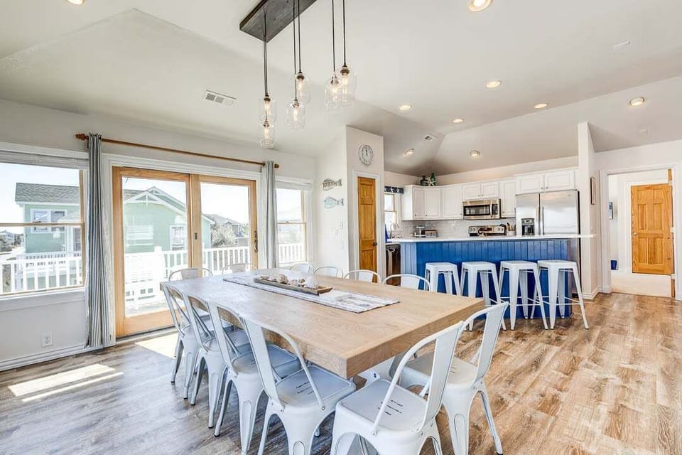 Top-Level Dining Room with Table (seats 10)