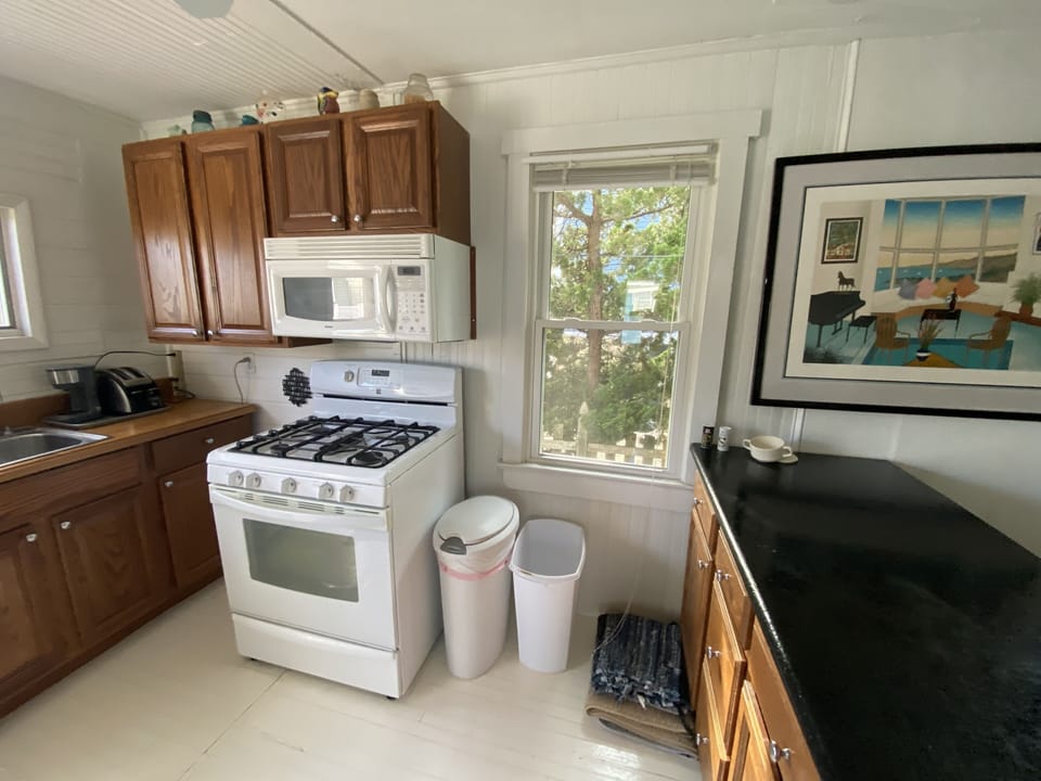 Full kitchen 