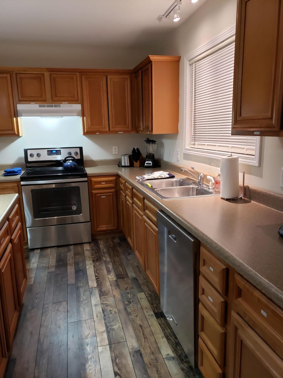   Stainless appliances, Bosch dishwasher.