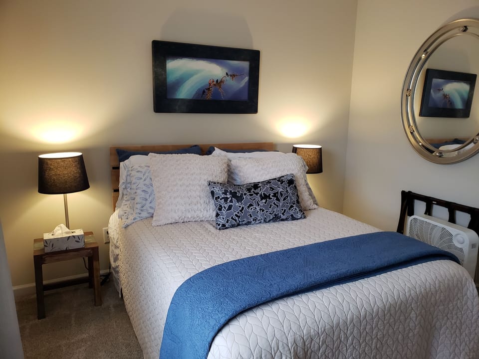 Super cozy full/double bed. Black out drapery in room, Pac-n-Play. New carpeting