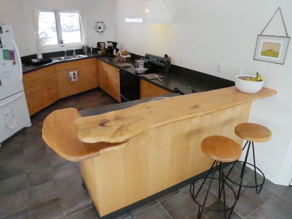 The kitchen has two sinks and all the baking and cooking equipment you'll need. 