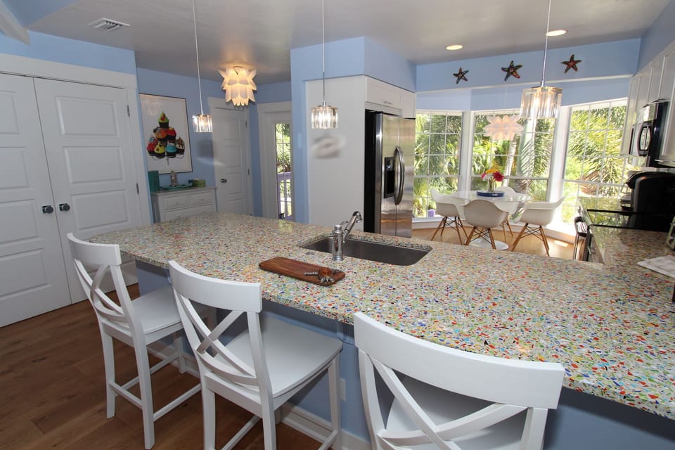 Kitchen Breakfast Bar