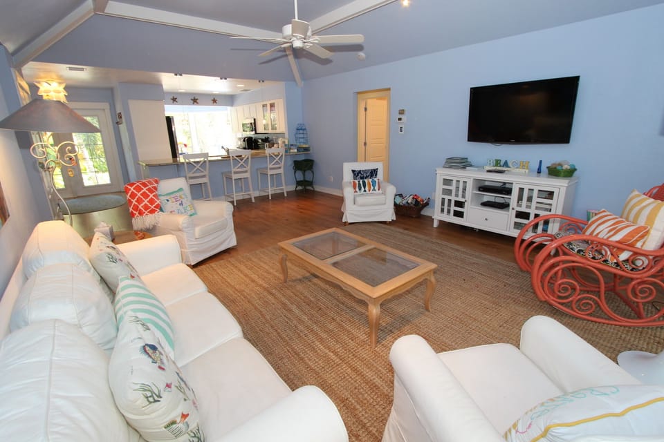 Family Room towards Kitchen