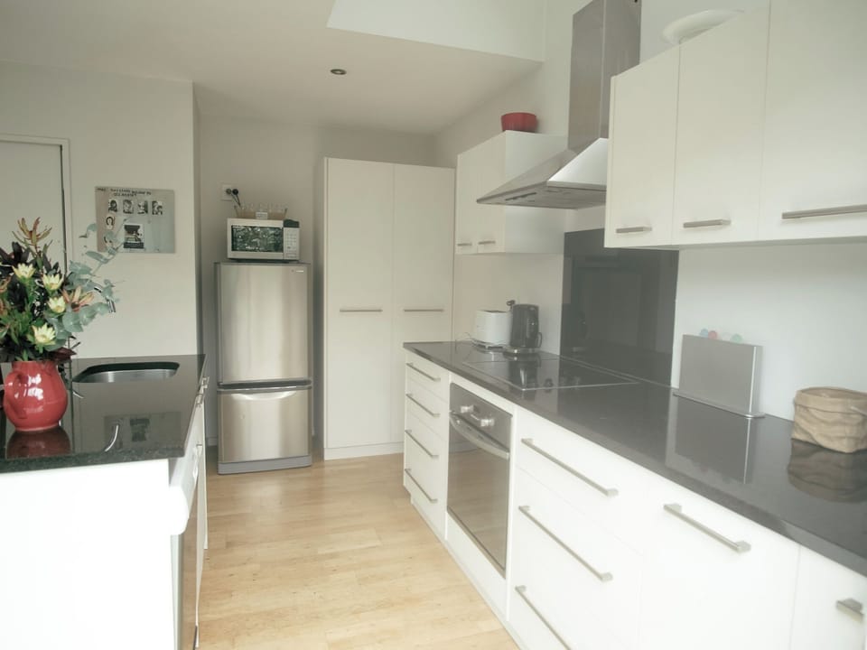 Modern well equipped kitchen perfect for longer stays