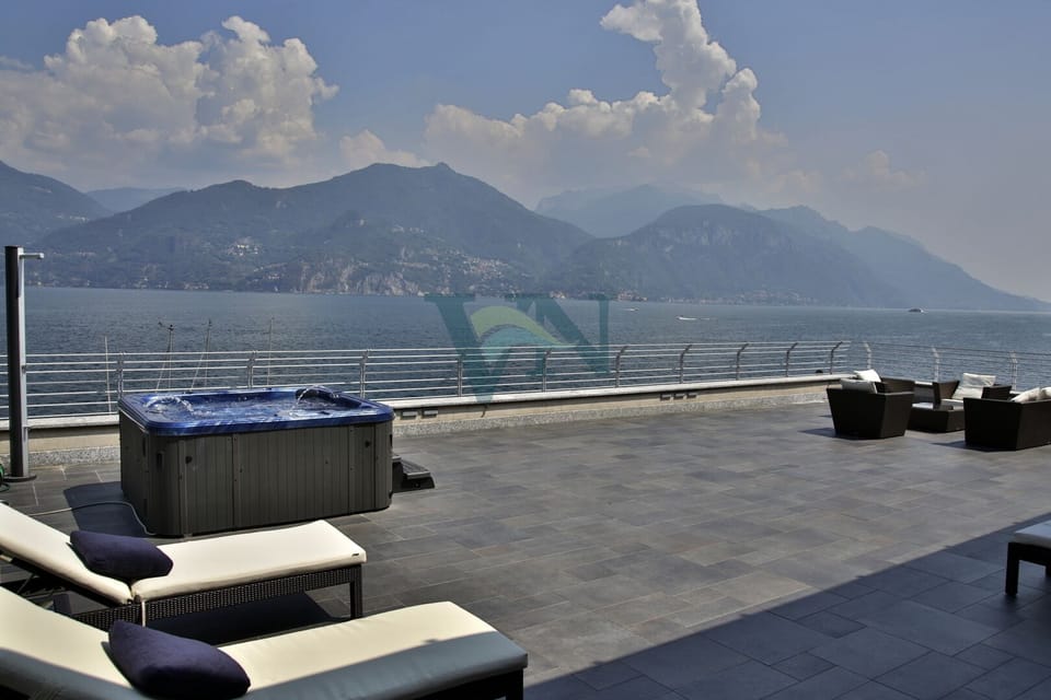 Big terrace on the lake.