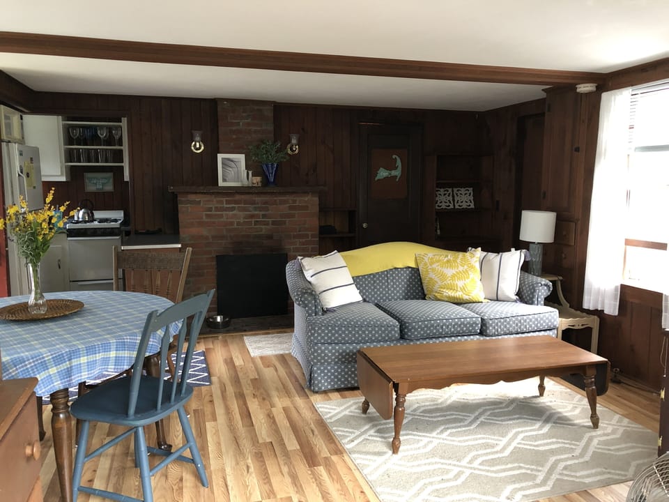 Separate cottage with kitchen,  living area + bedroom/bath and outdoor shower