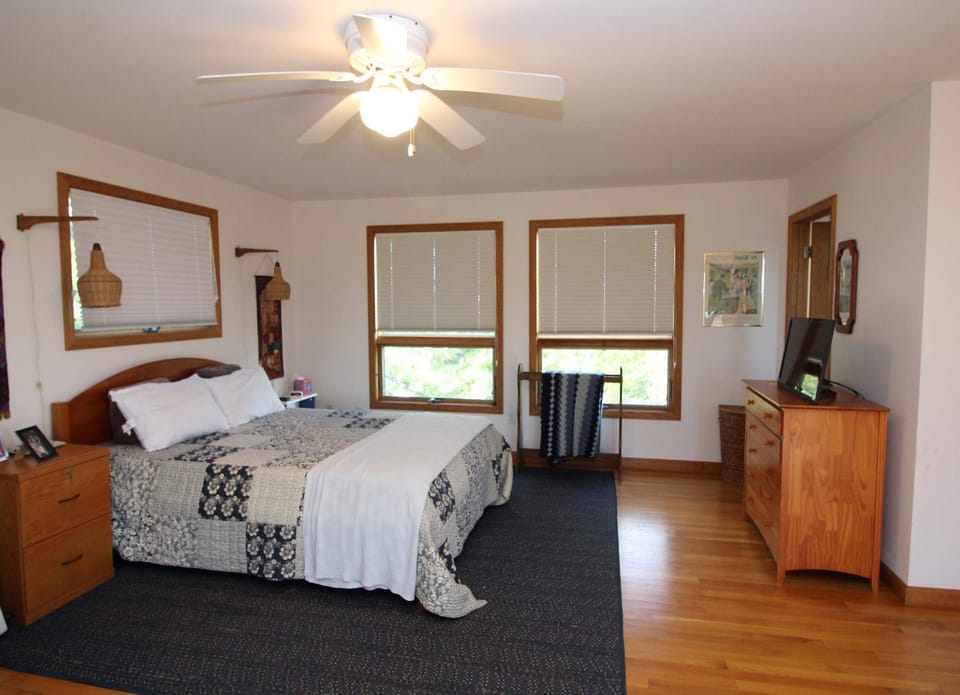 Second floor bedroom with queen bed
