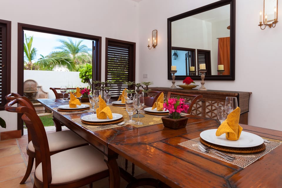 Formal indoor dining room for family dinners